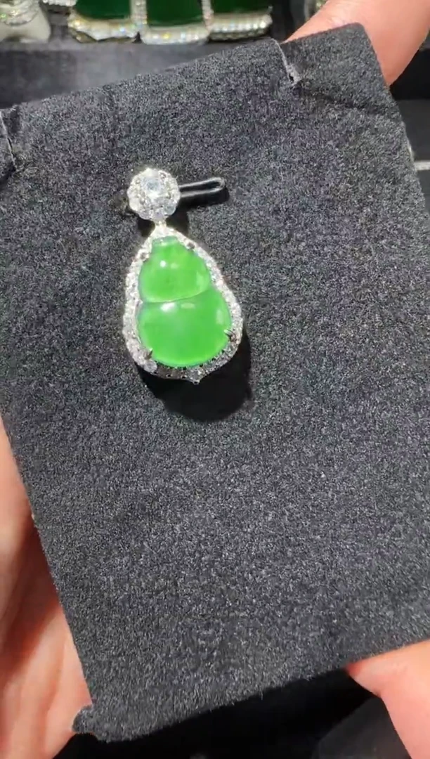 【闪购商品】翡翠吊坠(赠链)未镶嵌9900多样性发货拍一发一