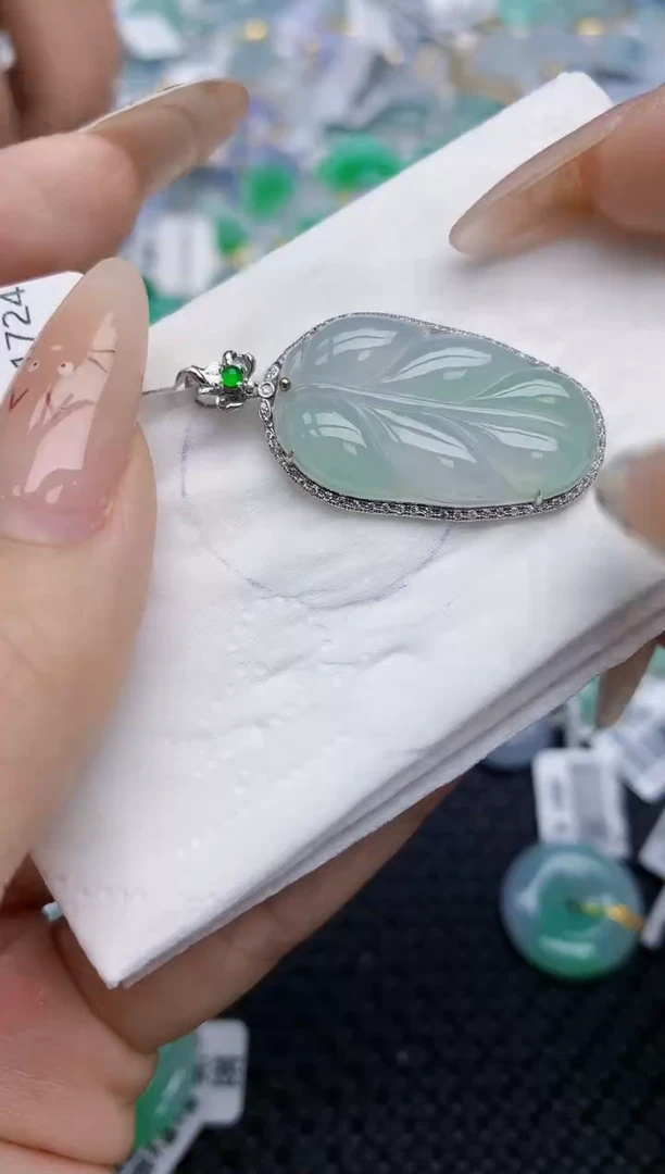 翡翠18K金镶嵌颈饰389   天然翡翠A货