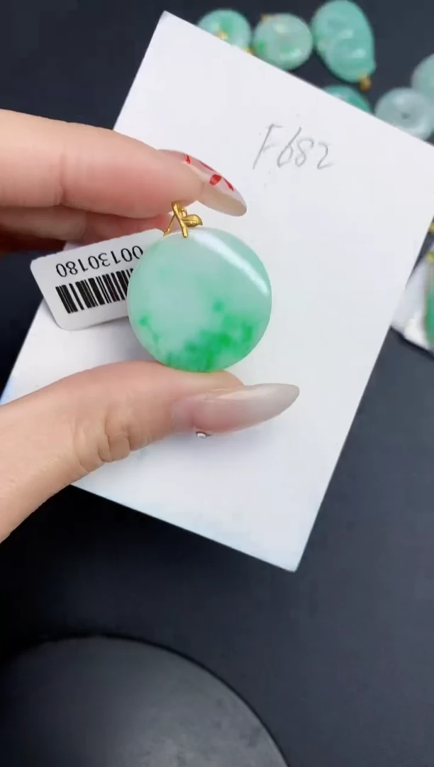 【闪购商品】翡翠颈饰18K金镶嵌0000000000