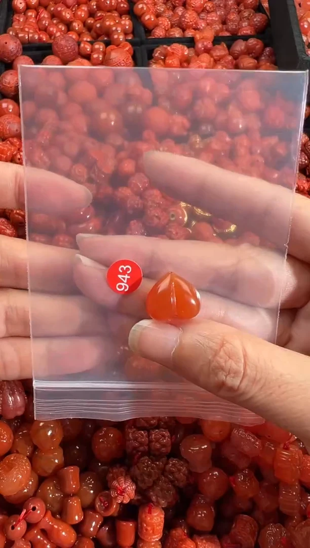 南红玛瑙未镶嵌颈饰1