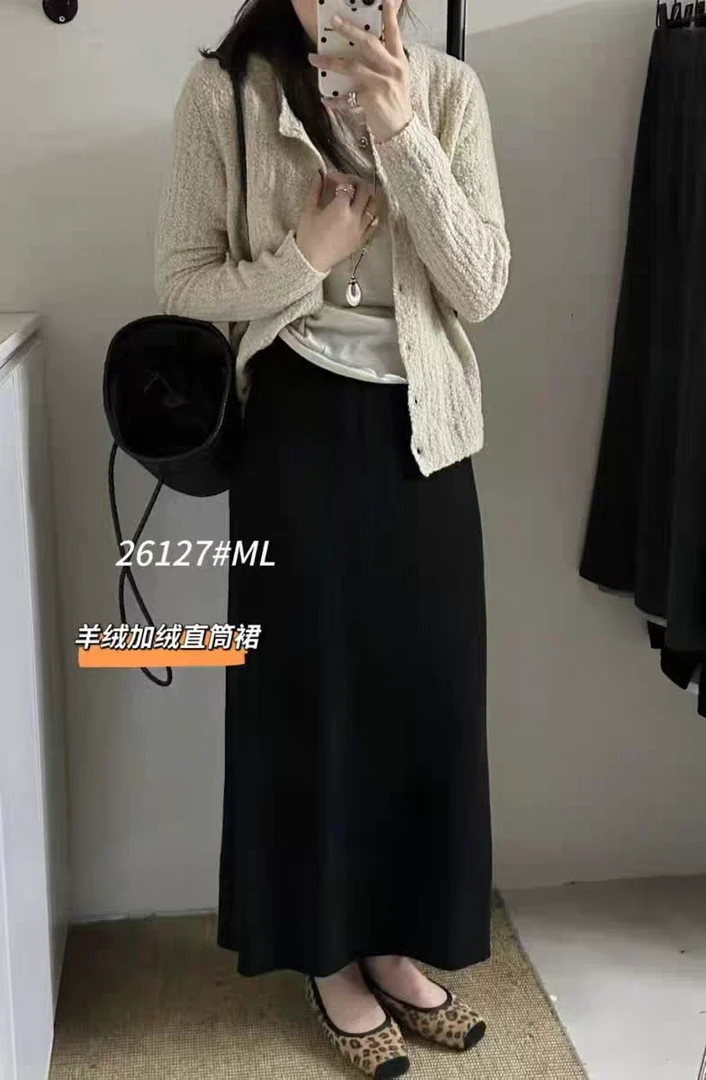 2025秋冬新款松紧腰加绒加厚后开叉半身裙女高腰显瘦直筒裙长裙