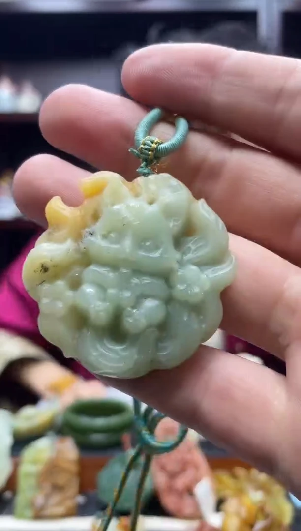 未镶嵌岫玉吊坠·