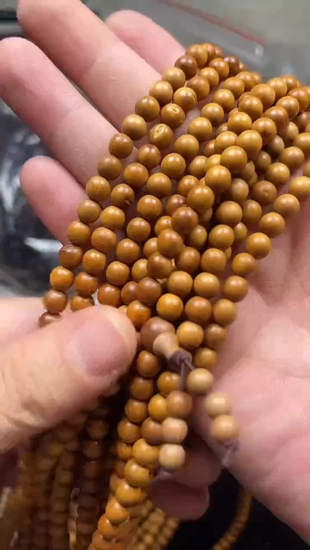 檀香木其他迈索尔老山檀0.6*108瑕疵，多样性法其一