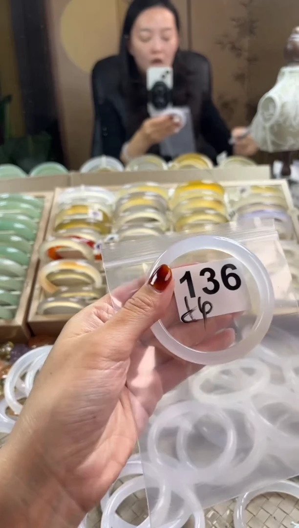 手镯玛瑙/玉髓未镶嵌136