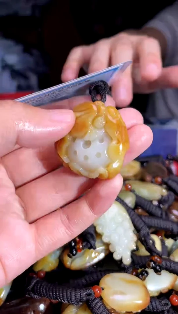 和田玉未镶嵌颈饰1