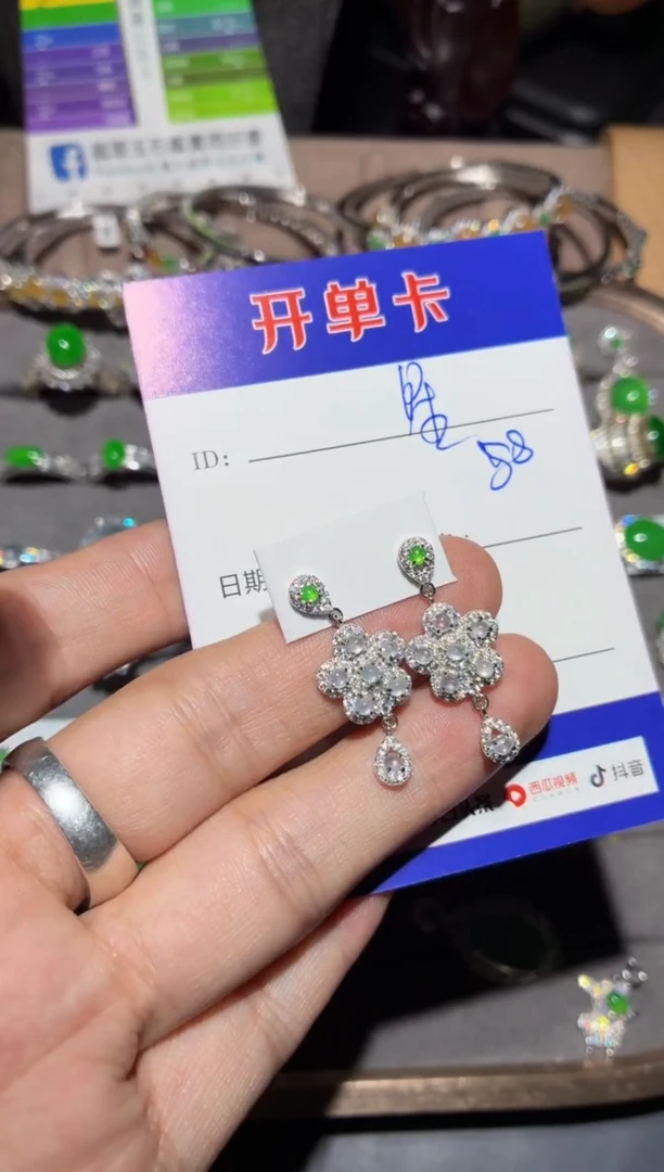 银S925镶嵌翡翠耳饰?**✨星