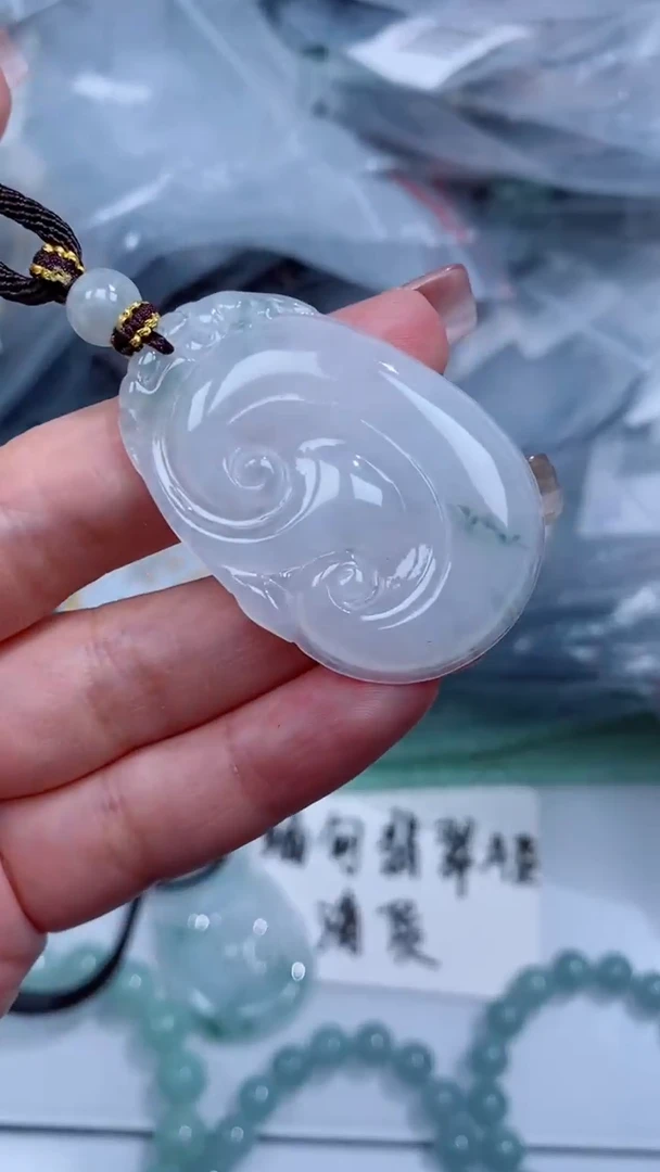 翡翠未镶嵌颈饰吊坠