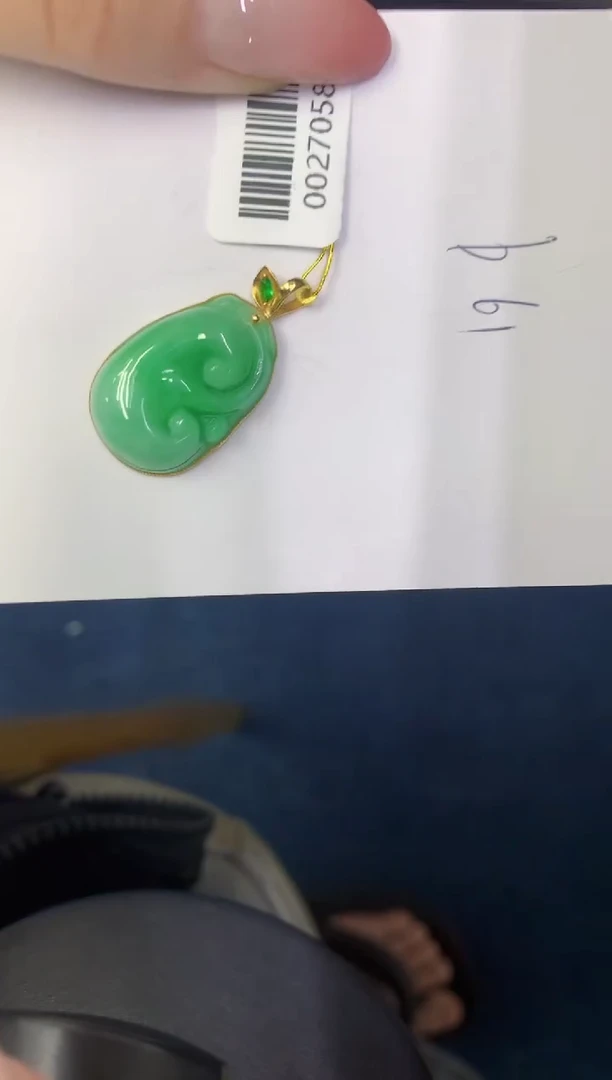 翡翠18K金镶嵌颈饰缅甸天然翡翠A货