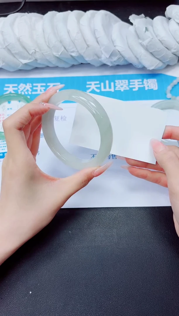 石英质玉手镯未镶嵌181/60.4