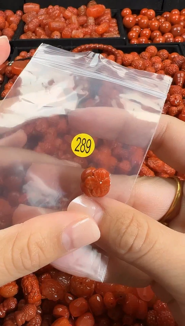 颈饰未镶嵌南红玛瑙1