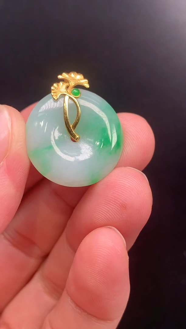 颈饰18K金镶嵌翡翠平安扣