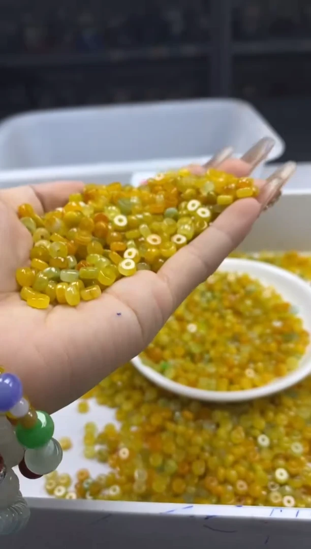 手饰翡翠未镶嵌w1491黄翡算盘6*3mm*30颗