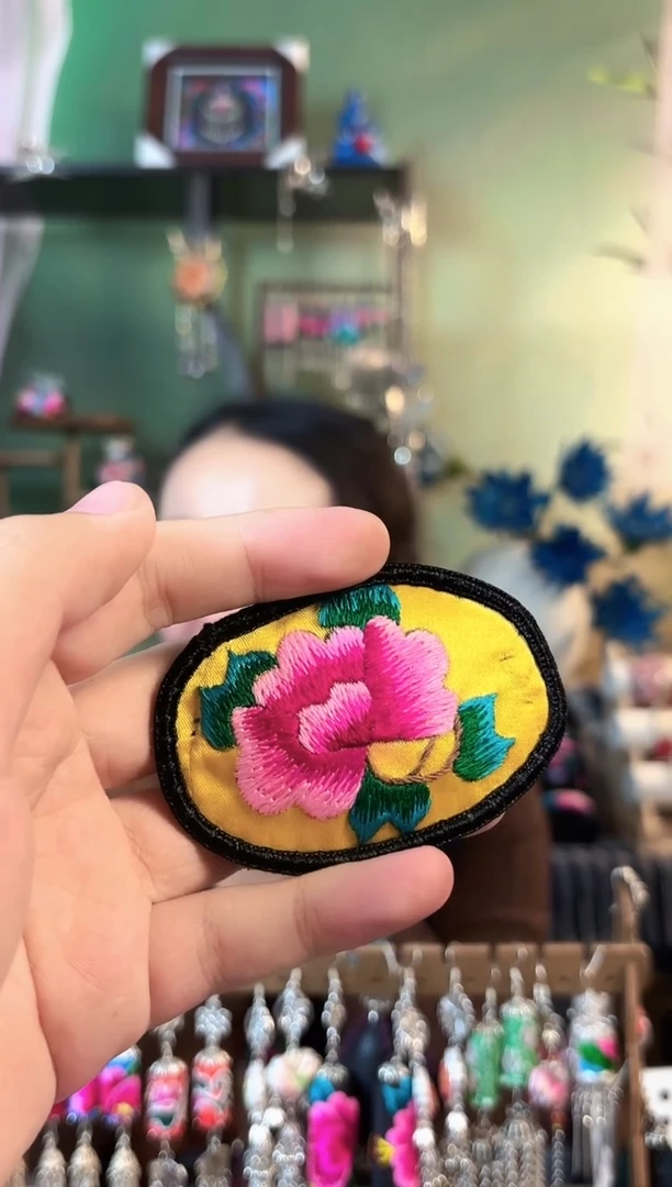 彩云南阁非遗老绣饰品728*游戏