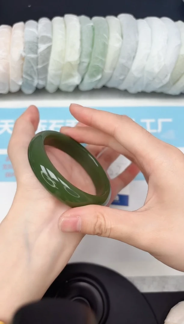 未镶嵌手镯石英质玉130-56.2