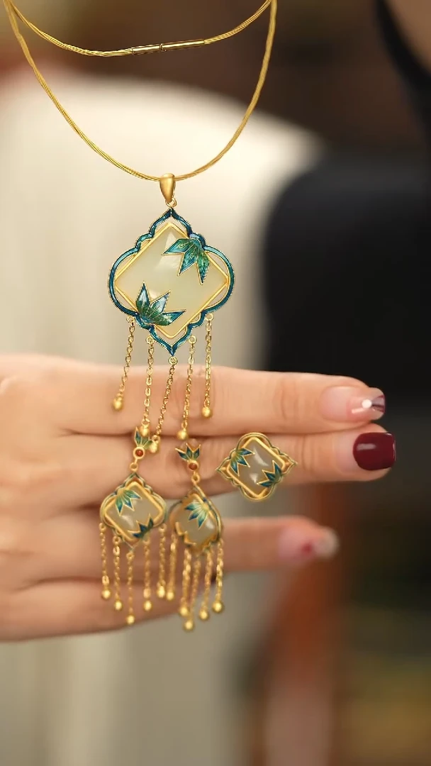 【闪购商品】和田玉吊坠(赠链)银S925镶嵌新款赠耳饰和戒指