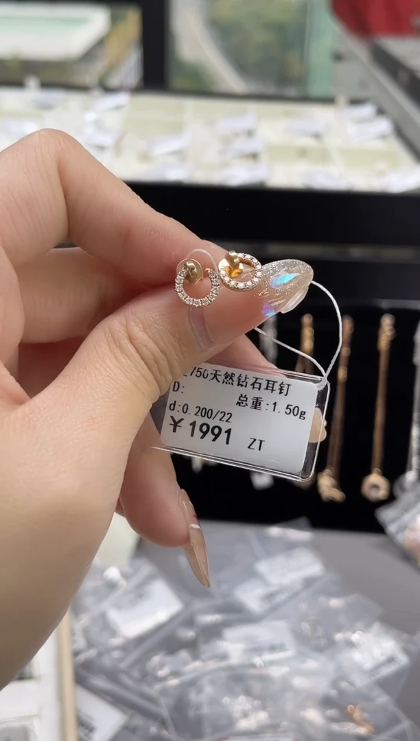 【闪购商品】钻石耳饰18K金镶嵌剪断标绳不退不换