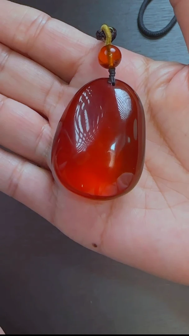 琥珀颈饰未镶嵌血珀水滴吊坠