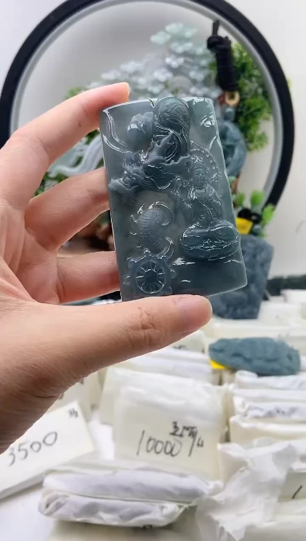 翡翠未镶嵌颈饰观音