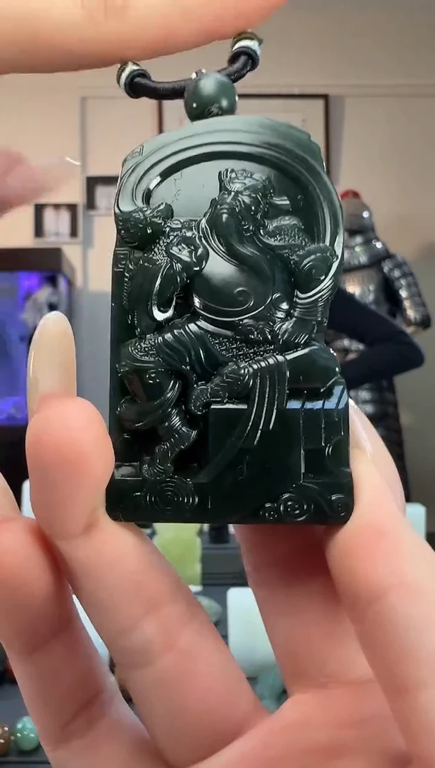 颈饰未镶嵌和田玉青玉关公牌吊坠