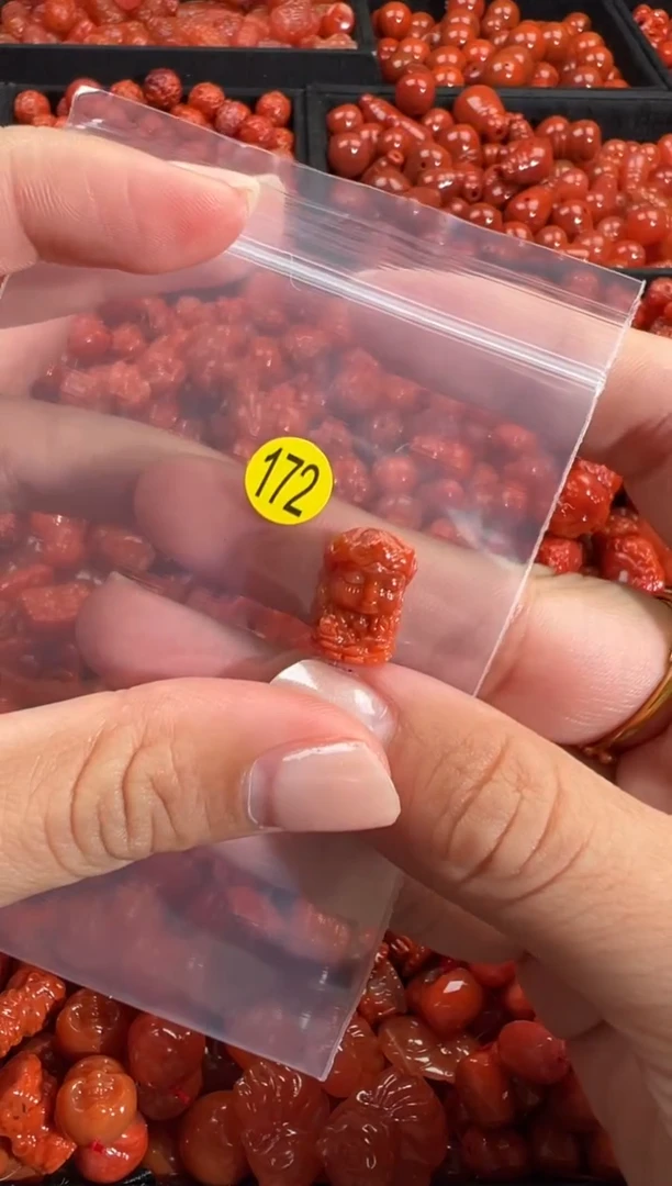 颈饰未镶嵌南红玛瑙1