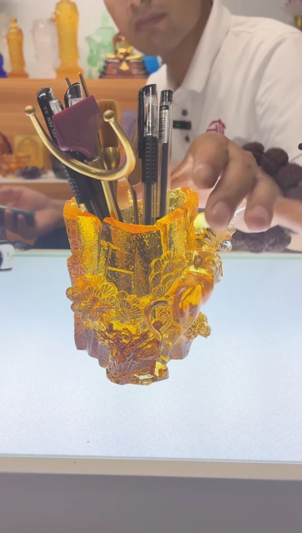 琉璃手工艺品牛气冲天笔筒琥珀色