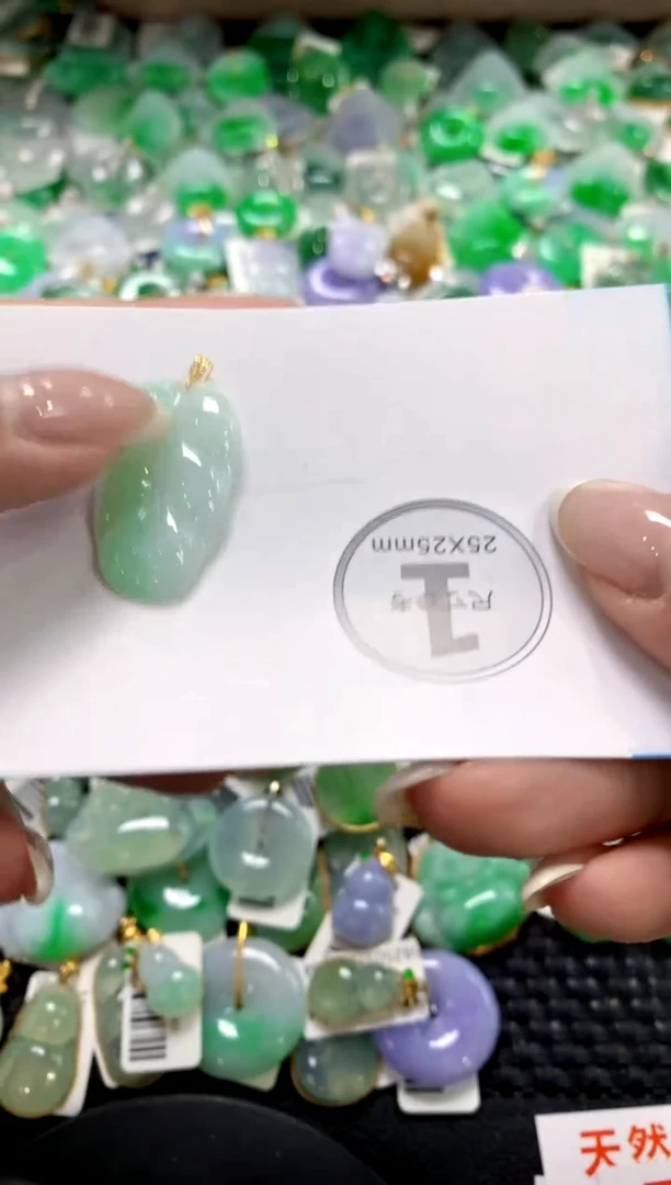 翡翠18K金镶嵌颈饰1111111111111111