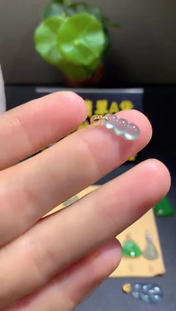 颈饰18K金镶嵌翡翠翡翠A货