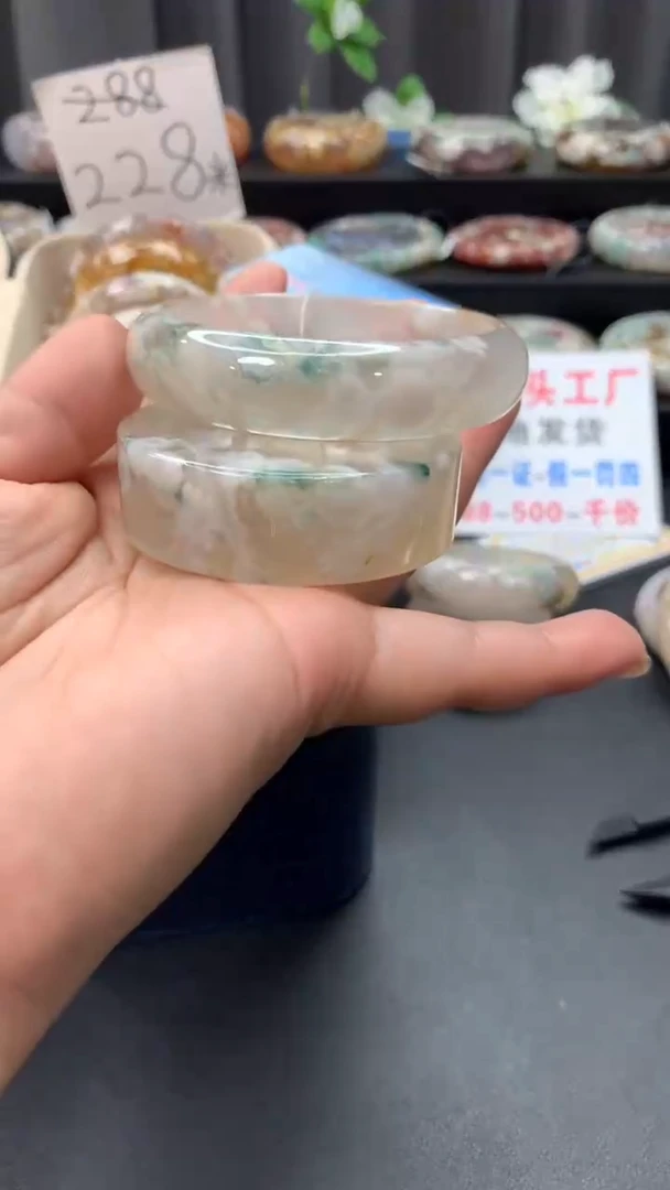 未镶嵌手镯石英质玉（56-57圈口）赠送镯心