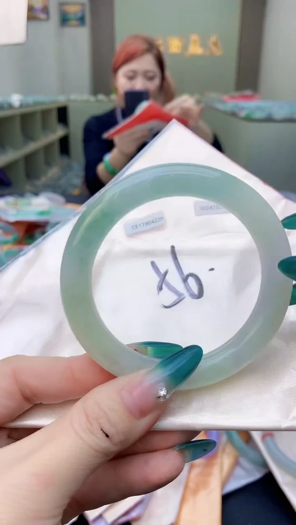 【闪购商品】翡翠手镯未镶嵌0028337729