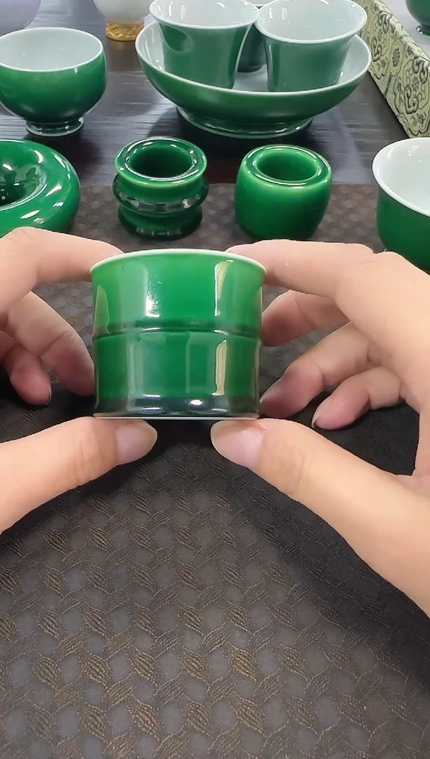 翡翠绿竹节杯——微瑕疵