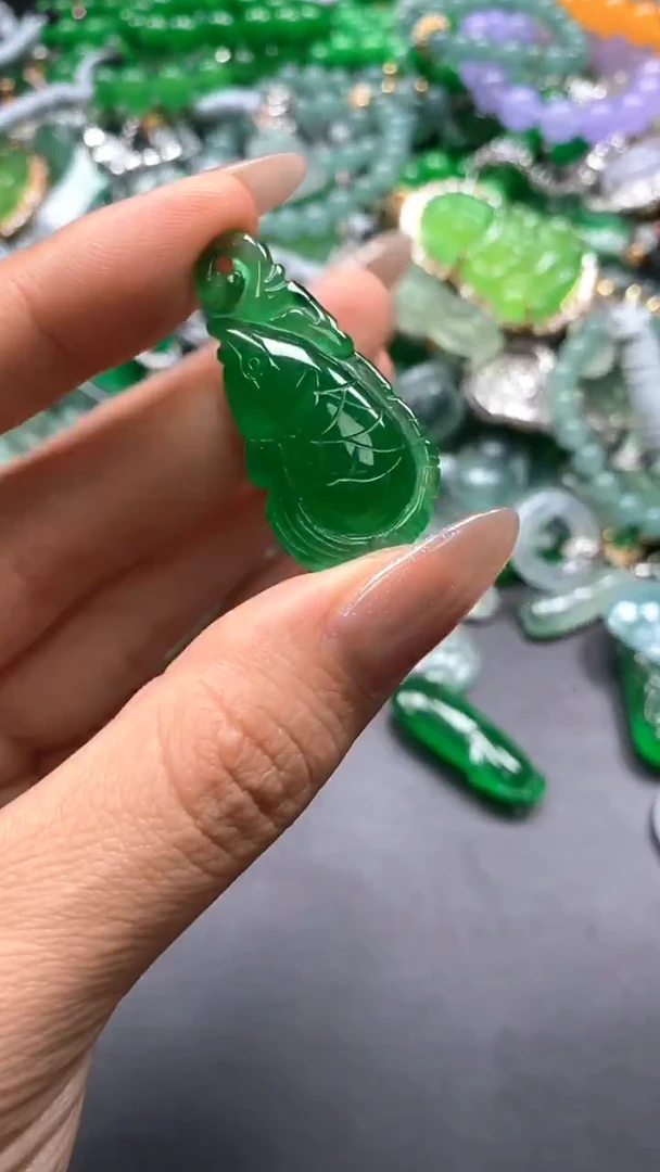 颈饰未镶嵌翡翠(配扣头多样性发其一）25