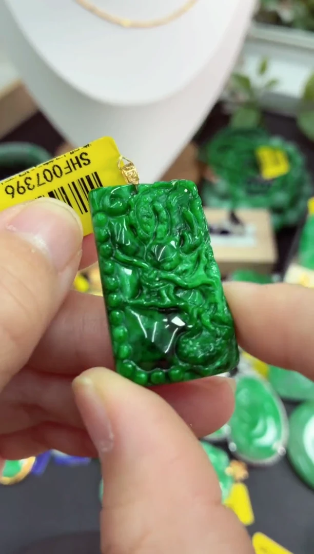 吊坠(不含链)18K金镶嵌翡翠挂件