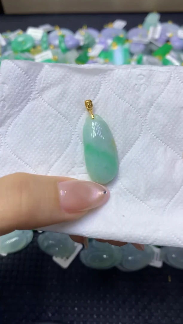 颈饰未镶嵌翡翠天然缅甸翡翠A货