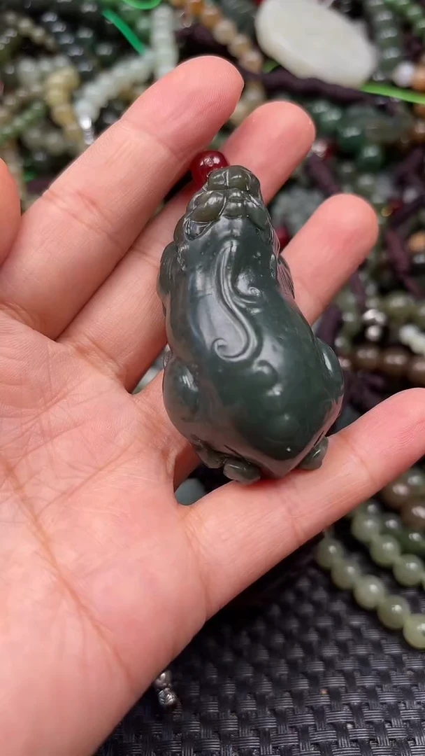 和田玉未镶嵌颈饰1