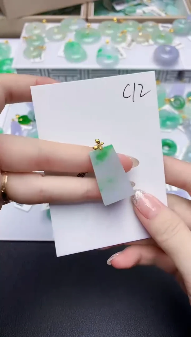 翡翠18K金镶嵌颈饰天然缅甸A货翡翠