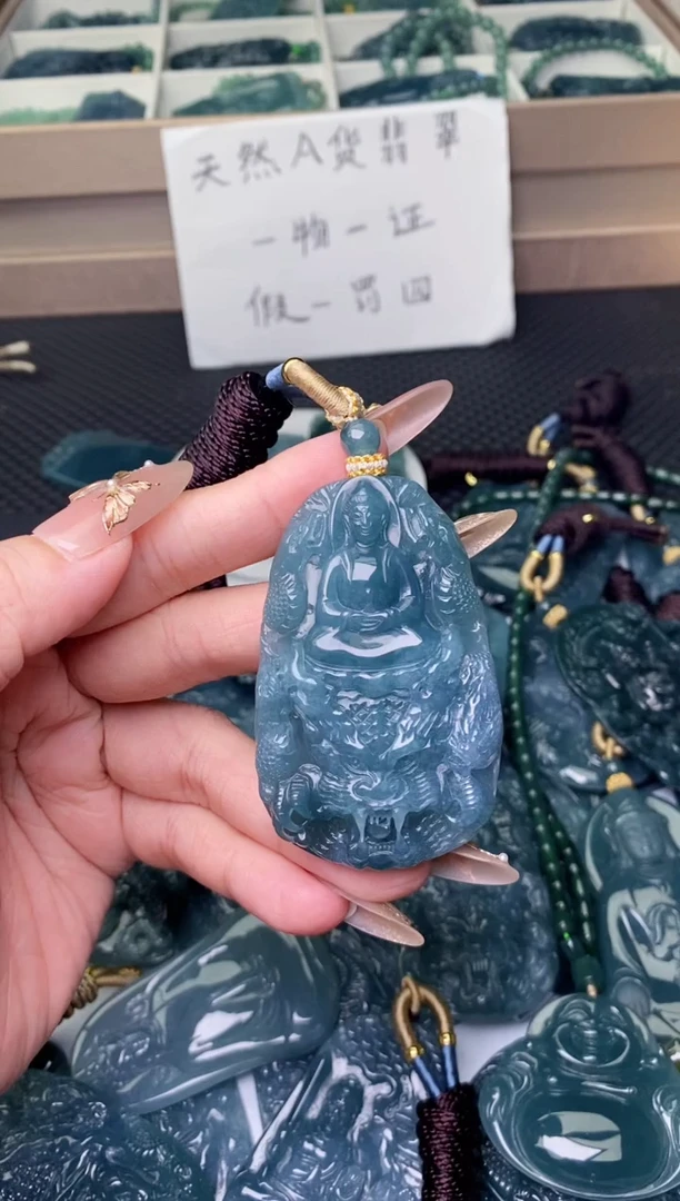 翡翠未镶嵌颈饰