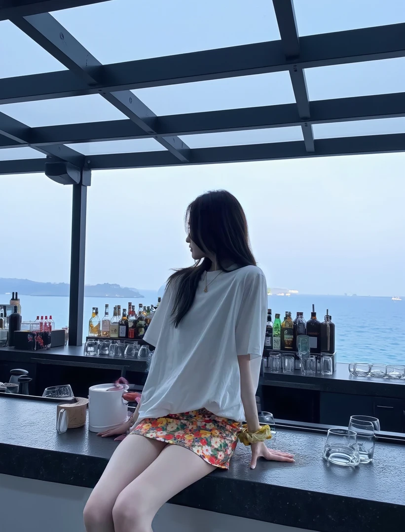 繁花撞色别致甜美碎花半身包臀裙油画短裙+白色短袖T恤两件套