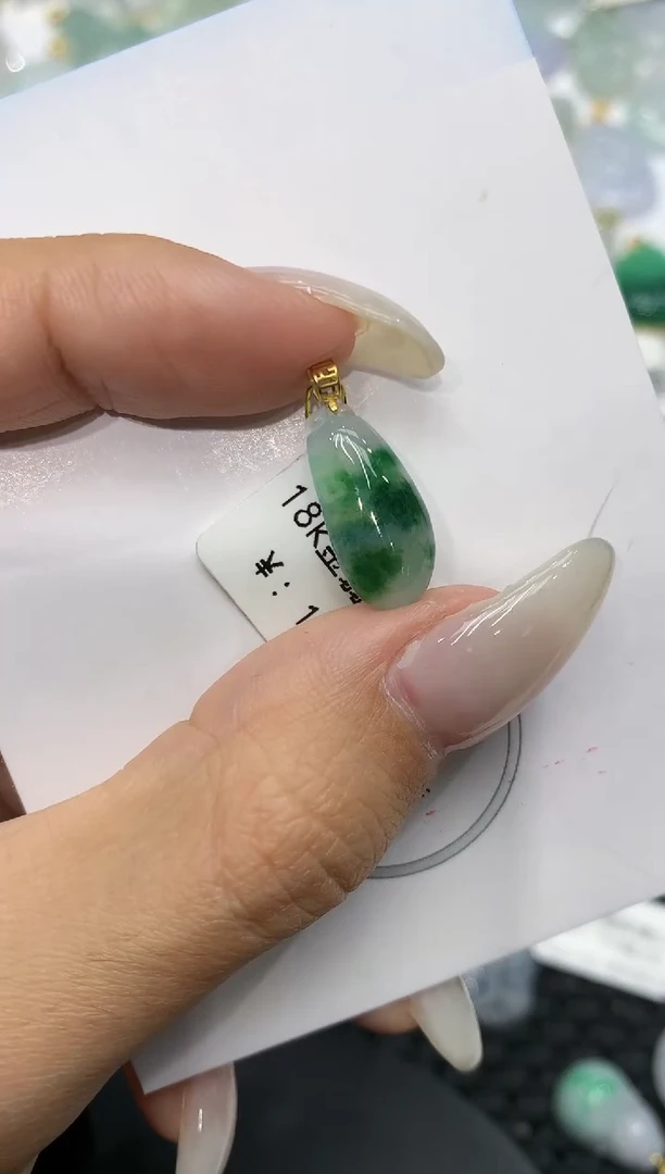 颈饰18K金镶嵌翡翠111111111111