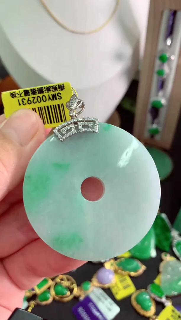 翡翠未镶嵌颈饰挂件