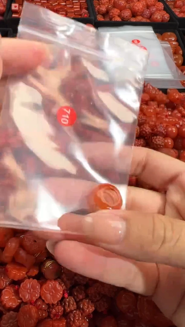 南红玛瑙未镶嵌颈饰1