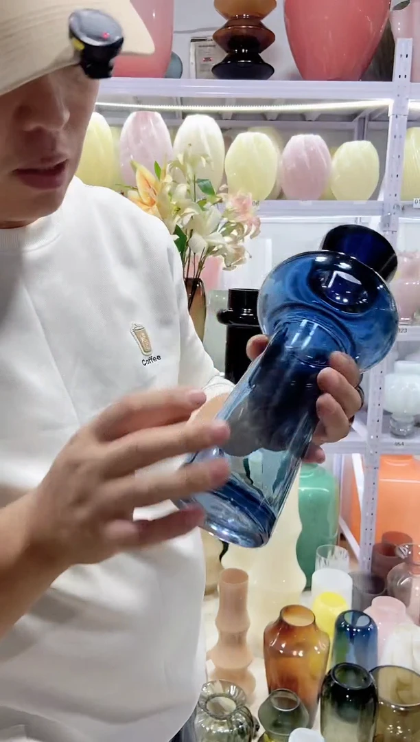 蓝色小蛮腰花瓶微瑕介意勿拍