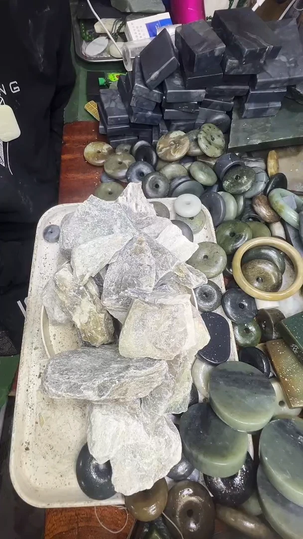 未镶嵌和田玉珠宝半成品毛料