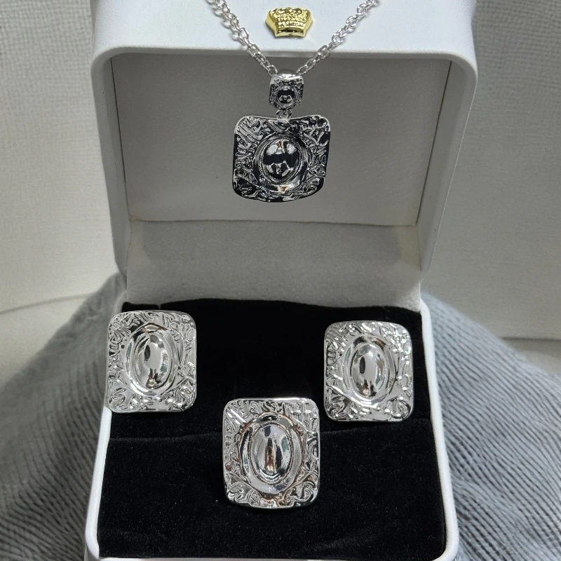 钛钢耳饰 复古欧美款雕花设计白色银色吊坠精致饰品珠宝套装时尚