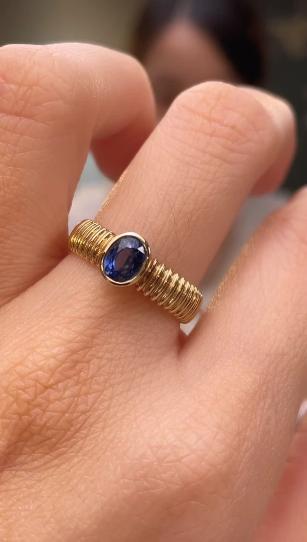 戒指蓝宝石18K金镶嵌主石：1.18ct