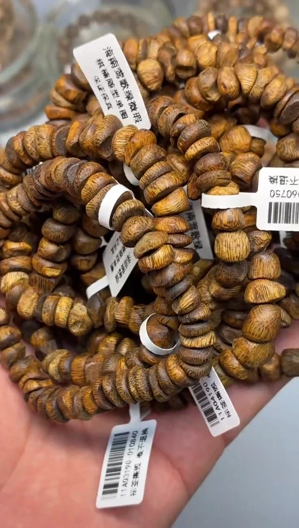 沉香手串海南莺歌绿随型单圈留疤多样性发其一