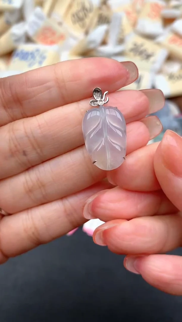 18K金镶嵌挂件翡翠一