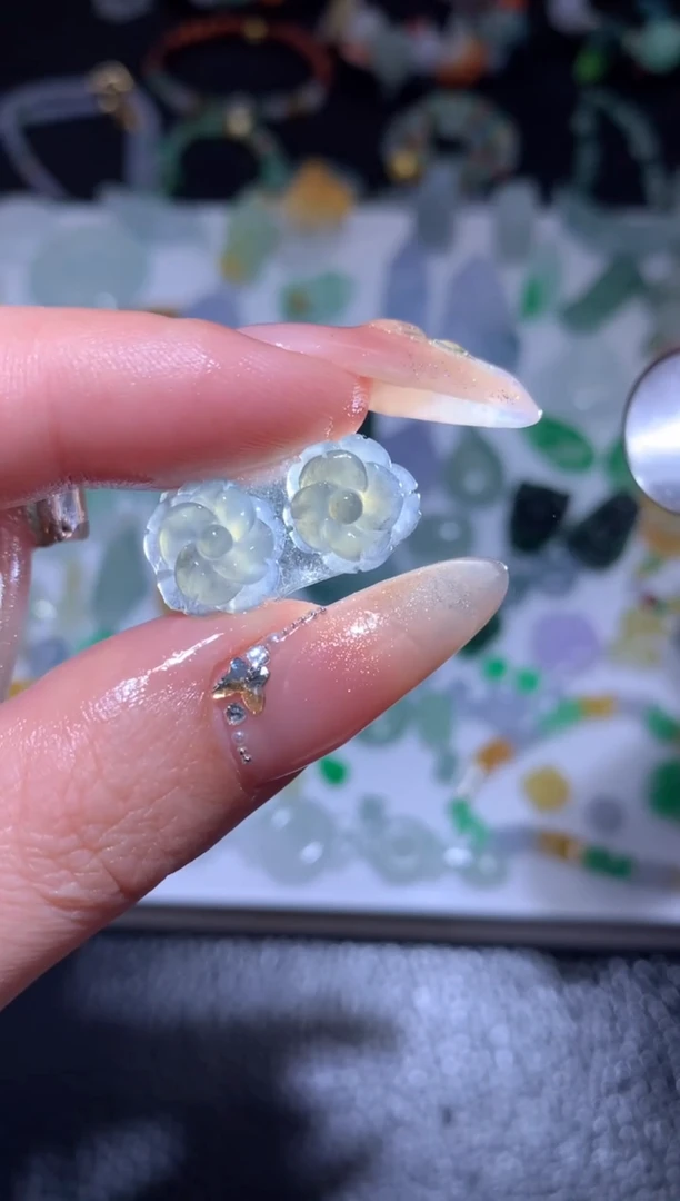 未镶嵌定制翡翠一对花花