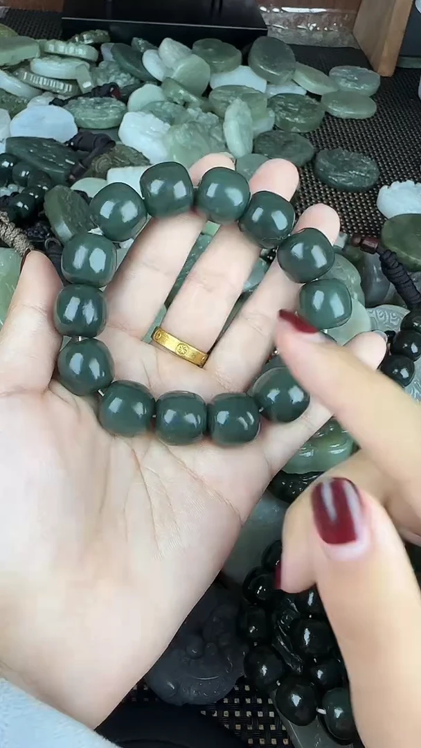 颈饰未镶嵌和田玉1