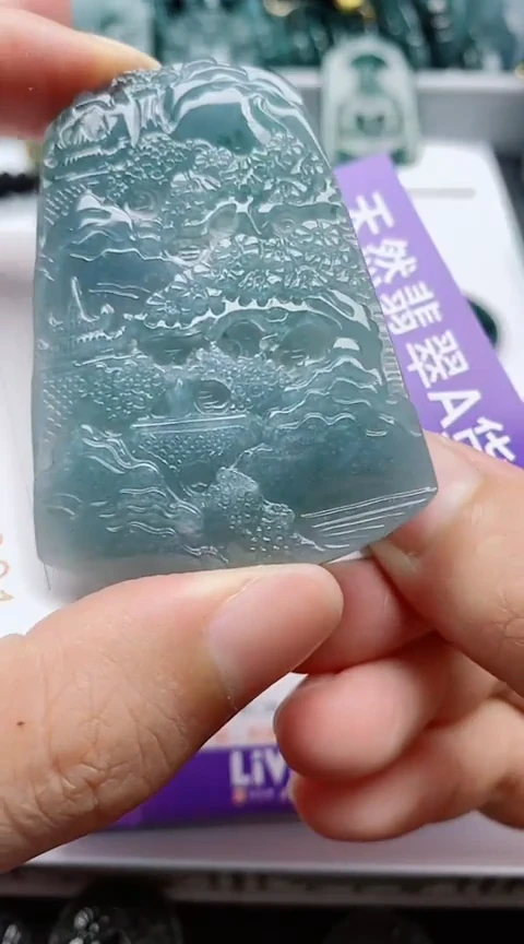 颈饰未镶嵌翡翠