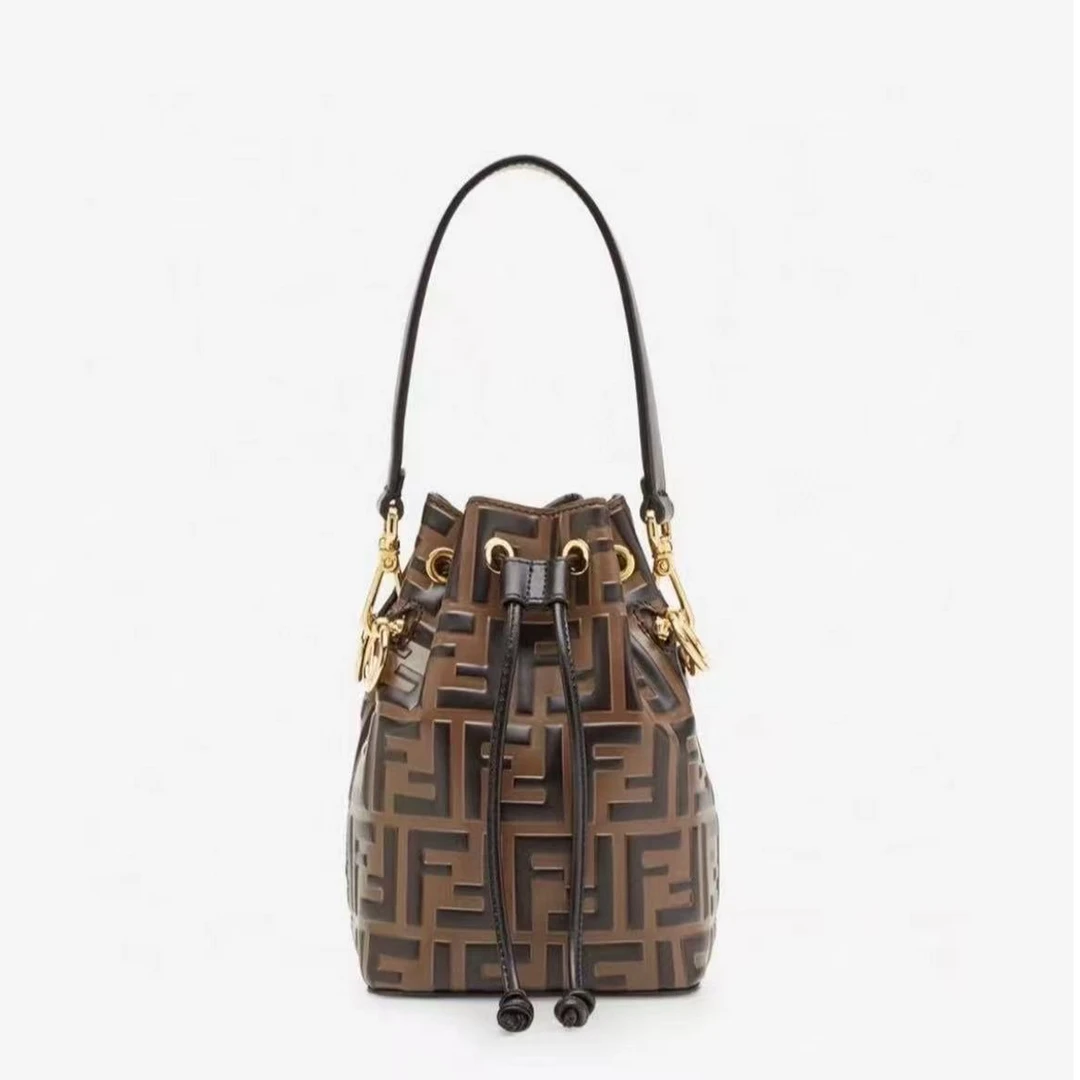 99新 FENDI/芬迪 思斯专属 芬迪水桶包 FA1023